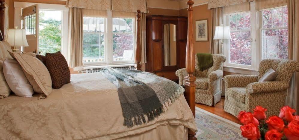 Abbeymoore Manor Bed & Breakfast Victoria Bagian luar foto