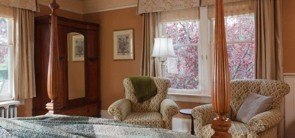 Abbeymoore Manor Bed & Breakfast Victoria Bagian luar foto